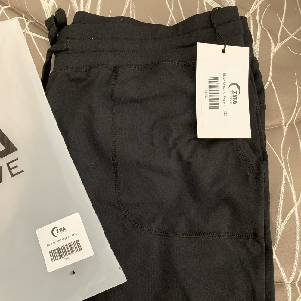 XL Black Unwind Joggers - Zyia